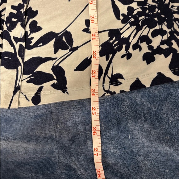 Liz Claiborne Silver and Black Flutter Sleeve Blouse - Picture 5 of 8